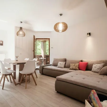 Apartma Lisica Апартаменты